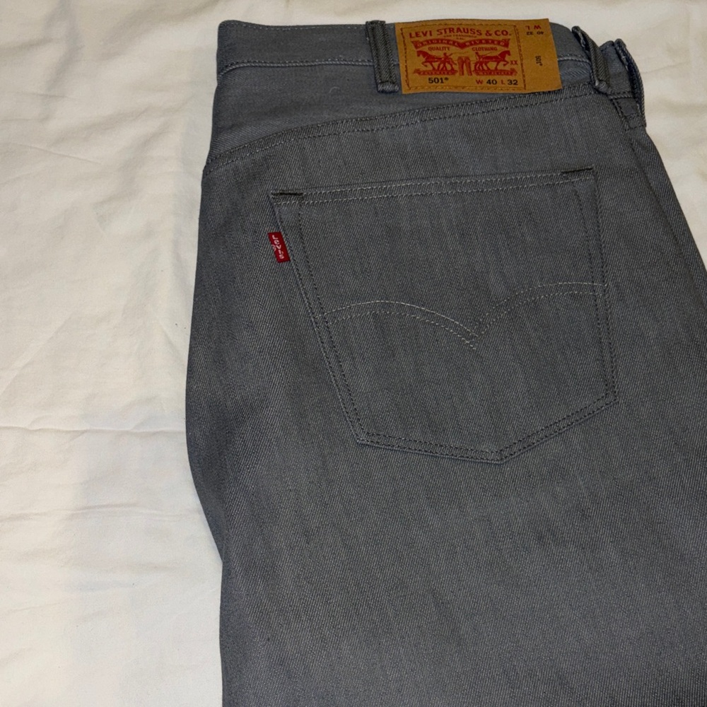 501 Levi's Classic Gray Straight Jeans for Men